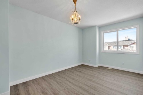 34 Royal Manor Nw, Calgary, AB - Indoor Photo Showing Other Room