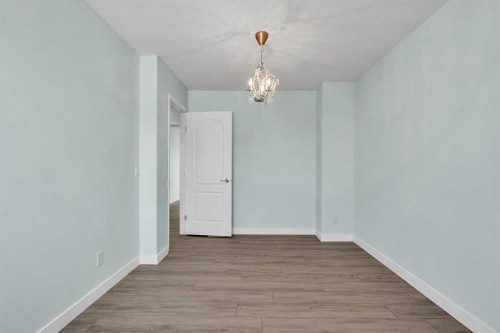 34 Royal Manor Nw, Calgary, AB - Indoor Photo Showing Other Room