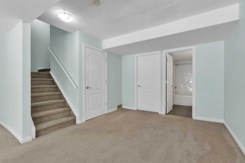 34 Royal Manor Nw, Calgary, AB - Indoor Photo Showing Other Room