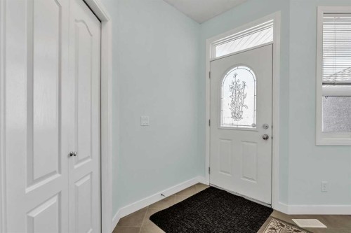 34 Royal Manor Nw, Calgary, AB - Indoor Photo Showing Other Room