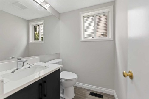 42 River Rock Road Se, Calgary, AB - Indoor Photo Showing Bathroom