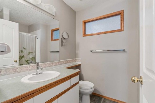 10 Bow Ridge Lane, Cochrane, AB - Indoor Photo Showing Bathroom