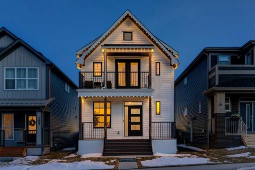 1005 Chinook Gate Heath SW Airdrie, AB T4B 5C9