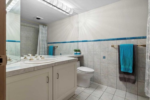 75 Hawkside Close Nw, Calgary, AB - Indoor Photo Showing Bathroom