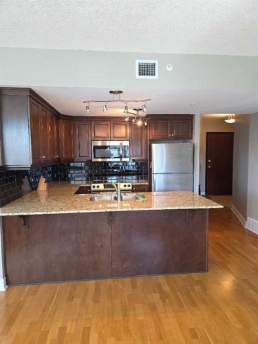 2208-910 5 Avenue Sw, Calgary, AB - Indoor Photo Showing Kitchen