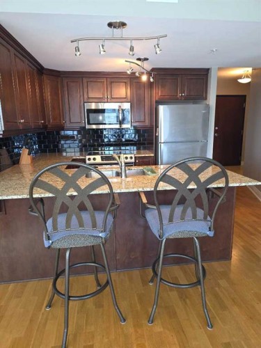 2208-910 5 Avenue Sw, Calgary, AB - Indoor Photo Showing Kitchen