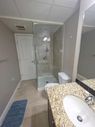 2208-910 5 Avenue Sw, Calgary, AB - Indoor Photo Showing Bathroom