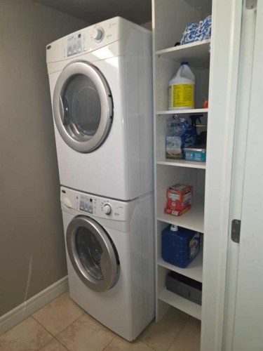 2208-910 5 Avenue Sw, Calgary, AB - Indoor Photo Showing Laundry Room