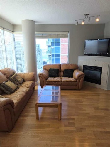 2208-910 5 Avenue Sw, Calgary, AB - Indoor Photo Showing Living Room With Fireplace