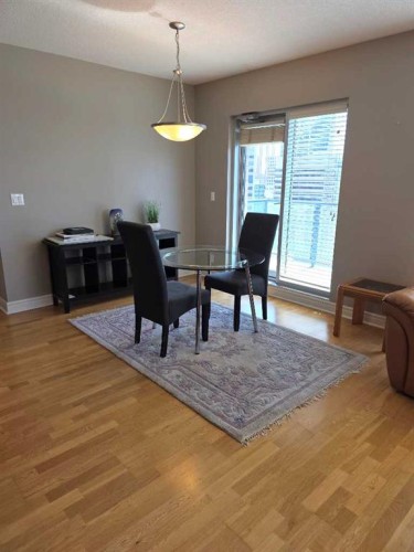 2208-910 5 Avenue Sw, Calgary, AB - Indoor Photo Showing Dining Room