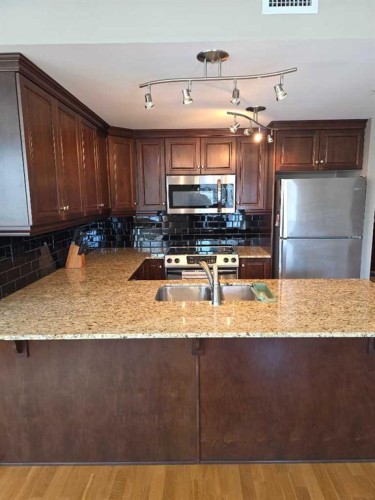 2208-910 5 Avenue Sw, Calgary, AB - Indoor Photo Showing Kitchen With Double Sink With Upgraded Kitchen