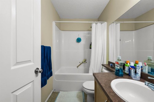 13 Tuscany Ridge Mews Nw, Calgary, AB - Indoor Photo Showing Bathroom