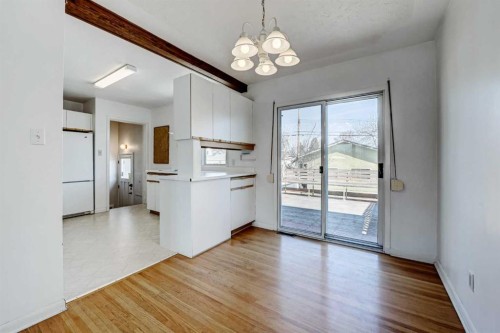 48 Westover Drive Sw, Calgary, AB - Indoor Photo Showing Other Room