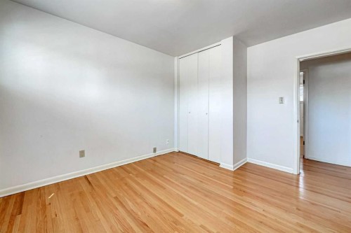 48 Westover Drive Sw, Calgary, AB - Indoor Photo Showing Other Room