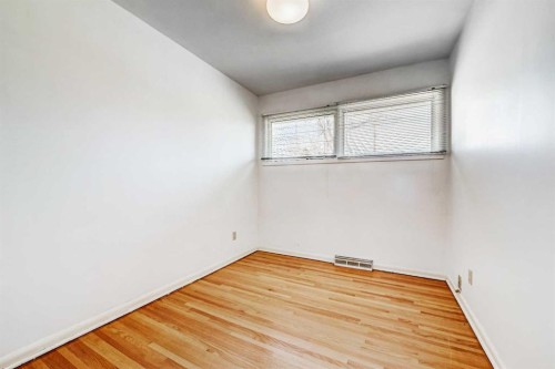 48 Westover Drive Sw, Calgary, AB - Indoor Photo Showing Other Room