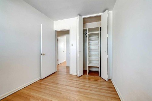 48 Westover Drive Sw, Calgary, AB - Indoor Photo Showing Other Room