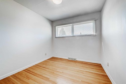 48 Westover Drive Sw, Calgary, AB - Indoor Photo Showing Other Room