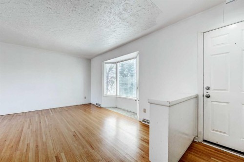 48 Westover Drive Sw, Calgary, AB - Indoor Photo Showing Other Room