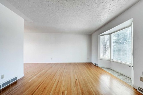 48 Westover Drive Sw, Calgary, AB - Indoor Photo Showing Other Room