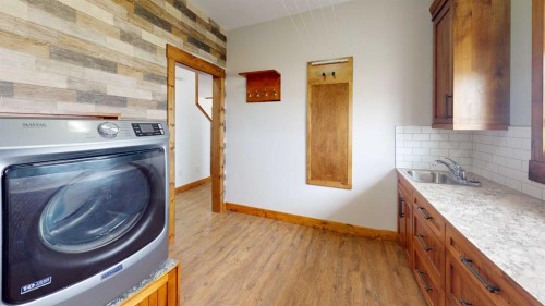 114039 Range Road 221, Rural Lethbridge County, AB - Indoor Photo Showing Laundry Room