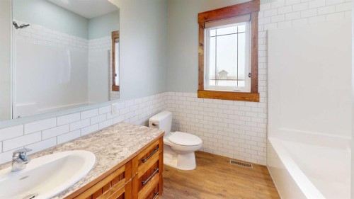114039 Range Road 221, Rural Lethbridge County, AB - Indoor Photo Showing Bathroom