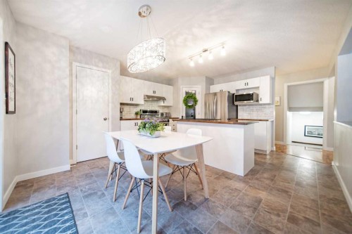 17 Hidden Close Nw, Calgary, AB 