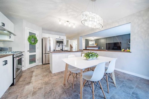 17 Hidden Close Nw, Calgary, AB 