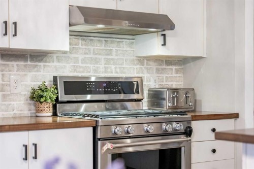 17 Hidden Close Nw, Calgary, AB 