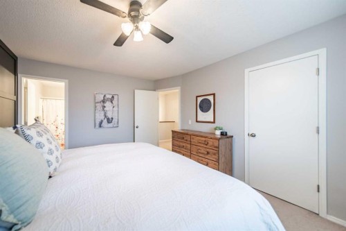 17 Hidden Close Nw, Calgary, AB 