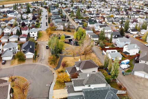 17 Hidden Close Nw, Calgary, AB 