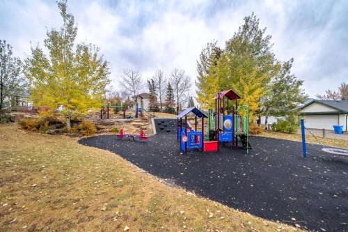 17 Hidden Close Nw, Calgary, AB 