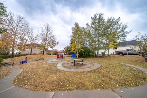 17 Hidden Close Nw, Calgary, AB 