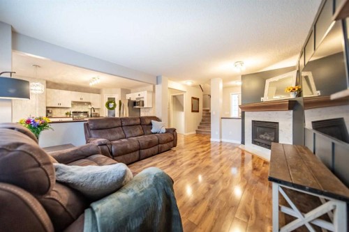 17 Hidden Close Nw, Calgary, AB 