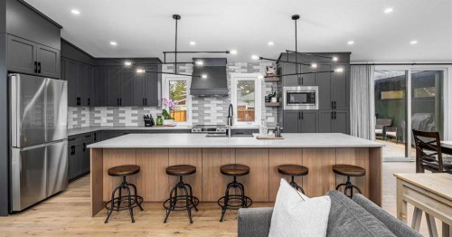 2328 58 Avenue Sw, Calgary, AB - Indoor Photo Showing Kitchen With Upgraded Kitchen