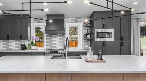 2328 58 Avenue Sw, Calgary, AB - Indoor Photo Showing Kitchen With Upgraded Kitchen