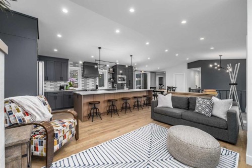 2328 58 Avenue Sw, Calgary, AB - Indoor Photo Showing Living Room