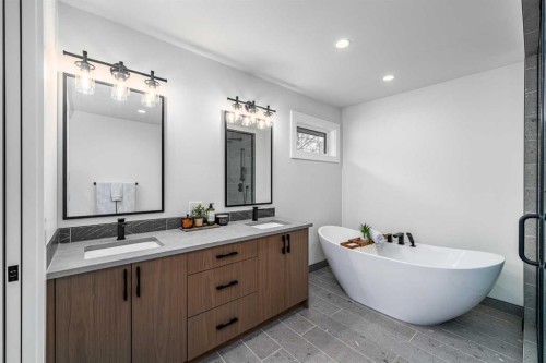 2328 58 Avenue Sw, Calgary, AB - Indoor Photo Showing Bathroom