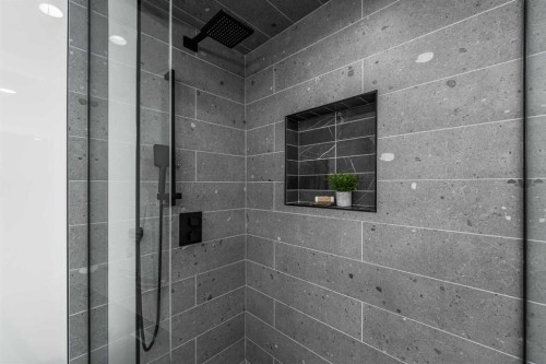 2328 58 Avenue Sw, Calgary, AB - Indoor Photo Showing Bathroom