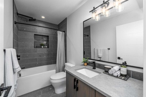 2328 58 Avenue Sw, Calgary, AB - Indoor Photo Showing Bathroom