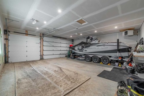 2328 58 Avenue Sw, Calgary, AB - Indoor Photo Showing Garage