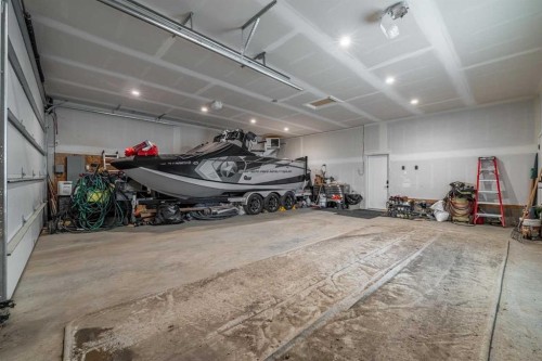 2328 58 Avenue Sw, Calgary, AB - Indoor Photo Showing Garage