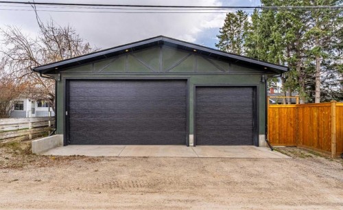 2328 58 Avenue Sw, Calgary, AB - Outdoor