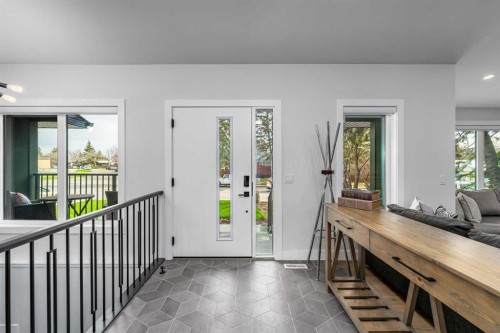 2328 58 Avenue Sw, Calgary, AB - Indoor Photo Showing Other Room