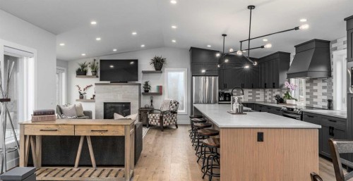 2328 58 Avenue Sw, Calgary, AB - Indoor Photo Showing Kitchen With Upgraded Kitchen
