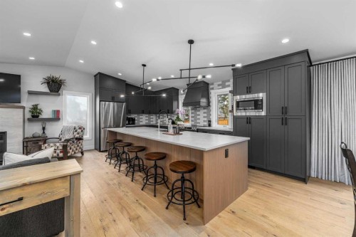 2328 58 Avenue Sw, Calgary, AB - Indoor Photo Showing Kitchen With Upgraded Kitchen