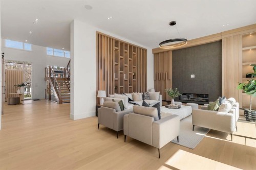 2613 6 Avenue Nw, Calgary, AB - Indoor Photo Showing Living Room