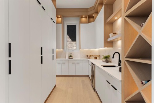 2613 6 Avenue Nw, Calgary, AB - Indoor Photo Showing Kitchen