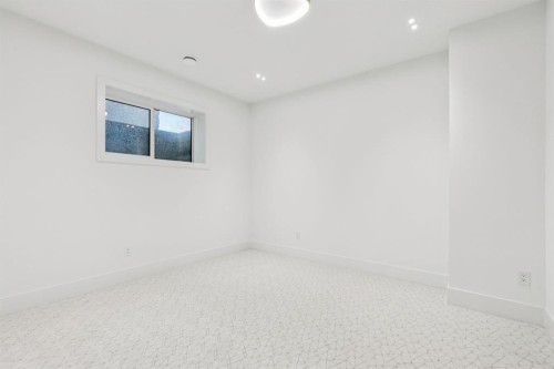 2613 6 Avenue Nw, Calgary, AB - Indoor Photo Showing Other Room