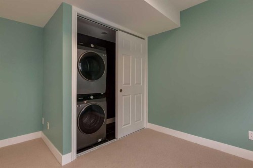 318 Hawkstone Manor Nw, Calgary, AB - Indoor Photo Showing Laundry Room