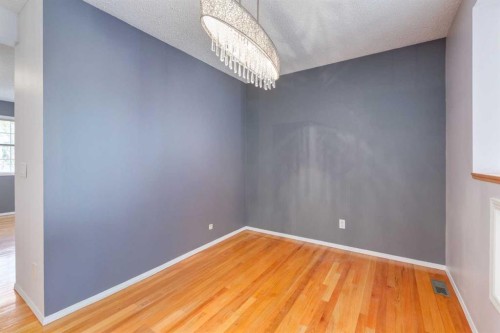318 Hawkstone Manor Nw, Calgary, AB - Indoor Photo Showing Other Room
